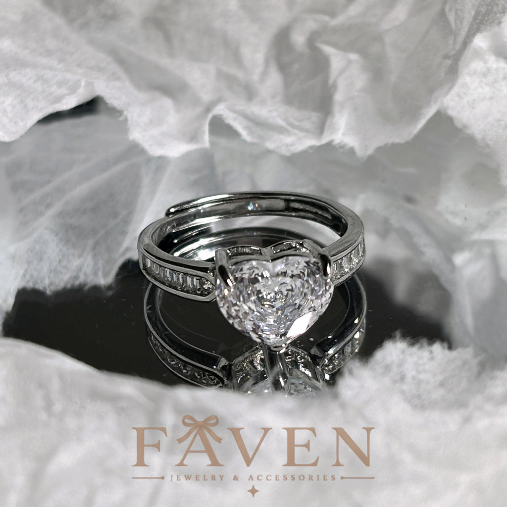 Rosette Heart Ring